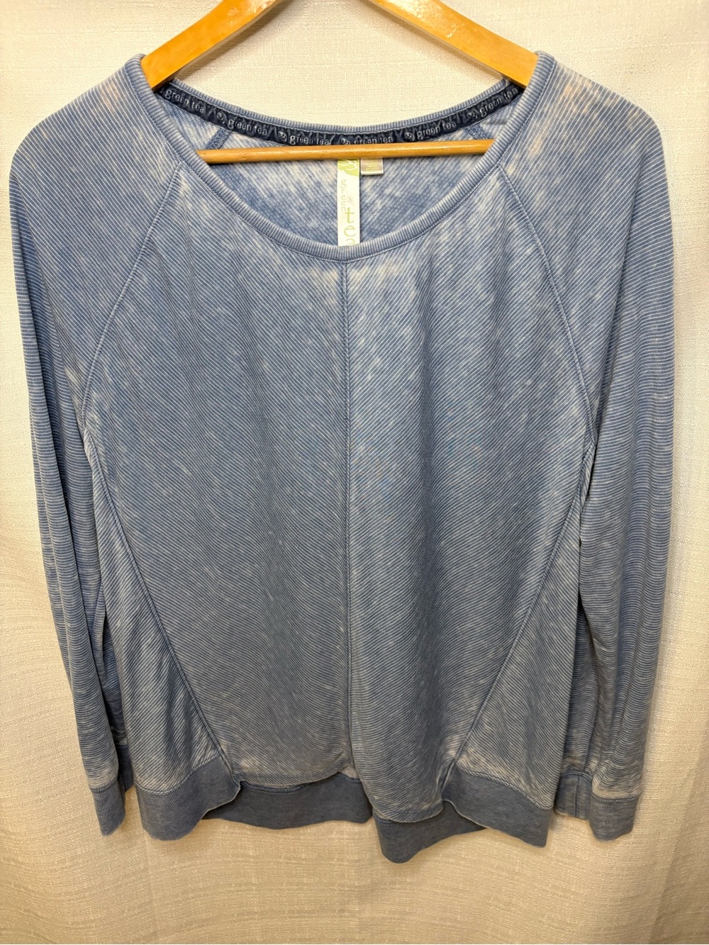 GreenTea Light Blue Women's Long-Sleeve Pullover Sweatshirt